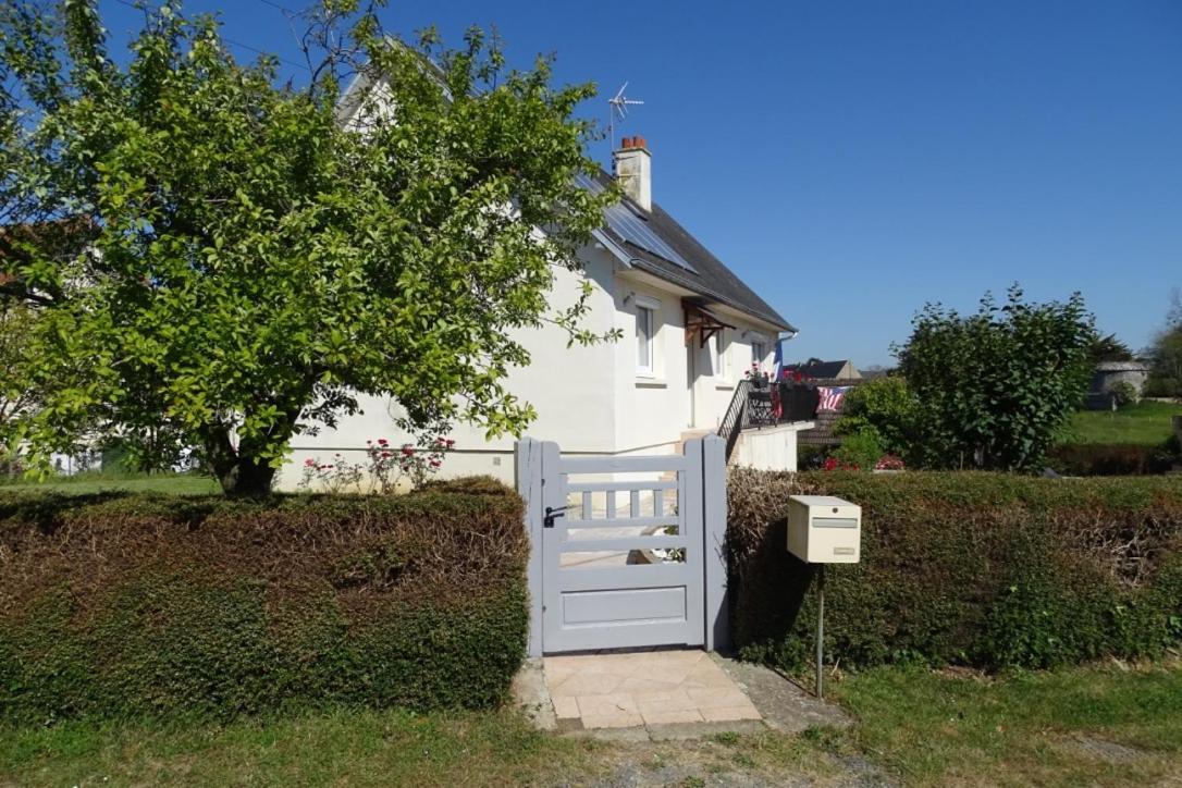 La Maison Blanche Saint-Laurent-sur-Mer Exterior photo